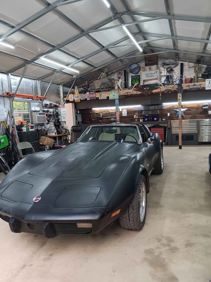 1975   corvette Stingray