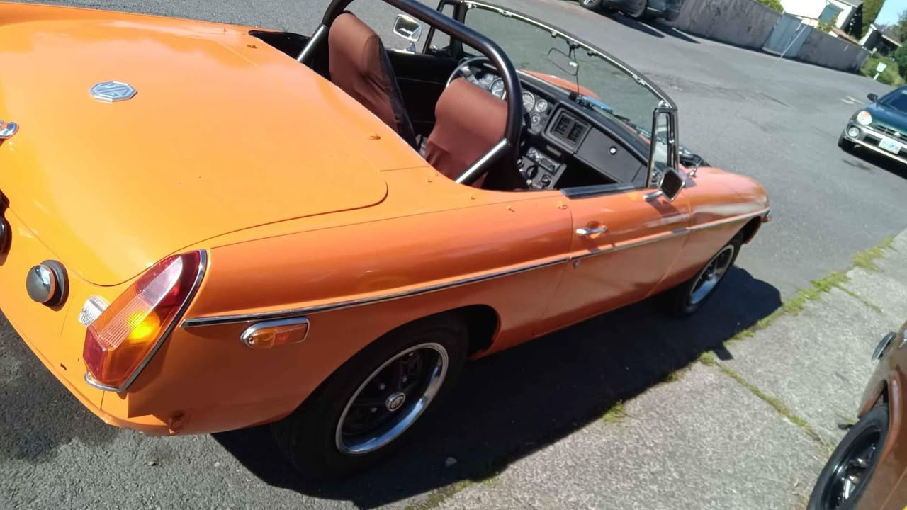 1977 MGB