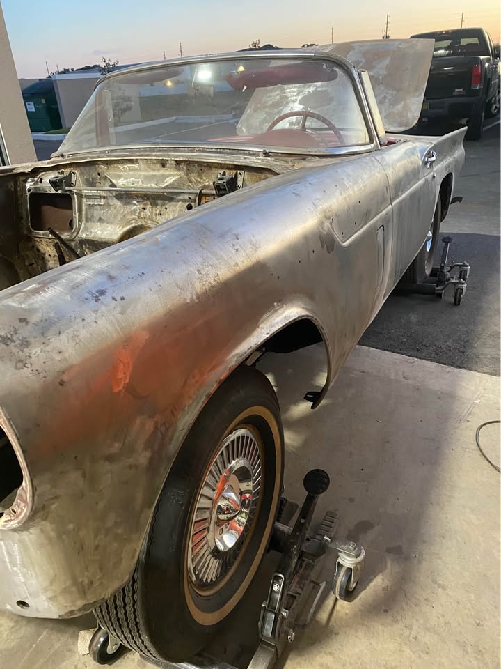 1957 Ford Thunderbird