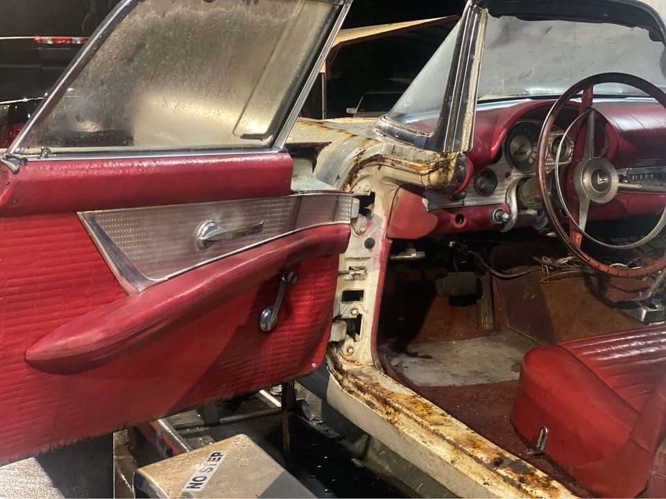 1957 Ford Thunderbird