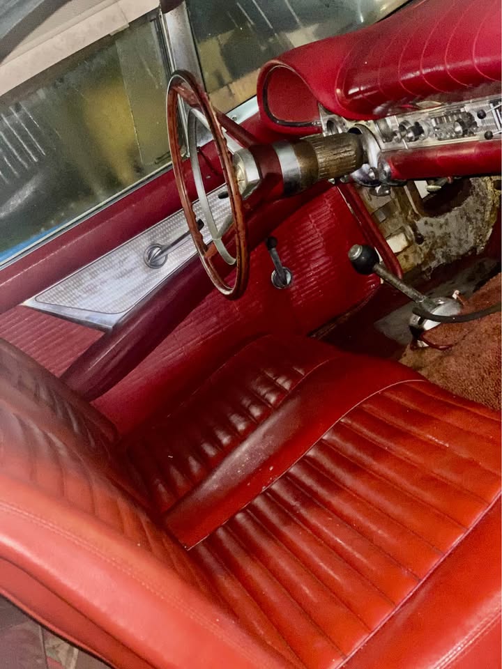 1957 Ford Thunderbird